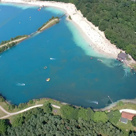 度假居 Eichhoernchenhoehle 哈伦